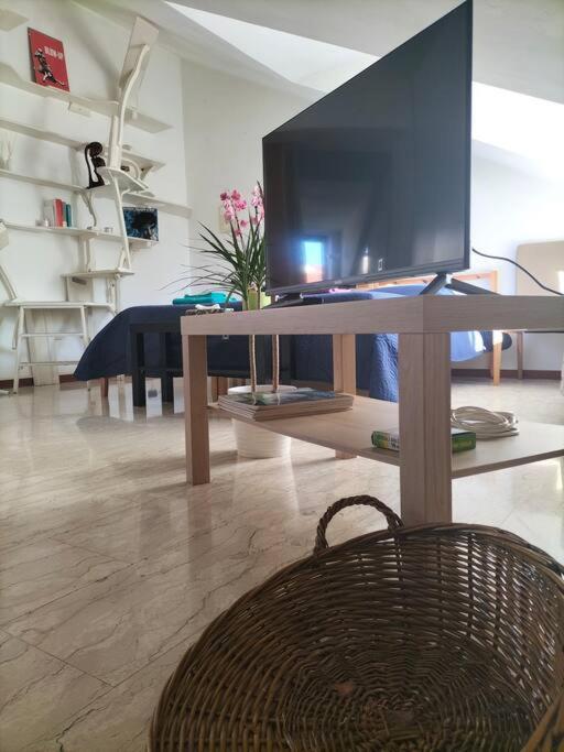 La Casa Di Marta - Ampia Ed Accogliente Mansarda In Piazza Statuto Apartment Turin Bagian luar foto