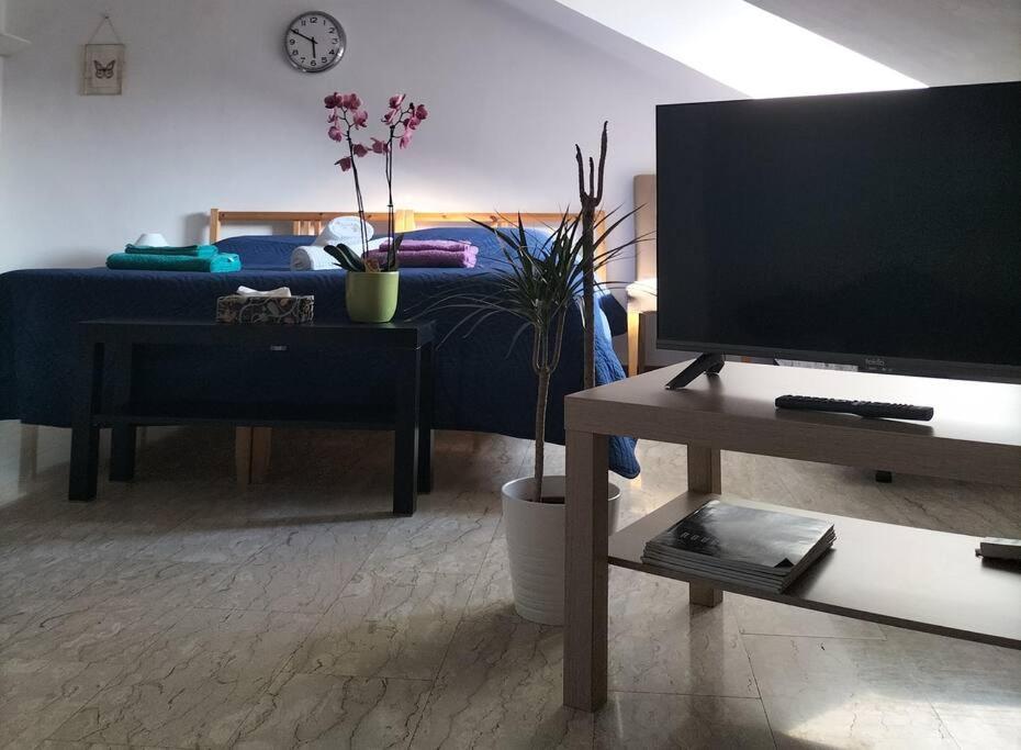 La Casa Di Marta - Ampia Ed Accogliente Mansarda In Piazza Statuto Apartment Turin Bagian luar foto